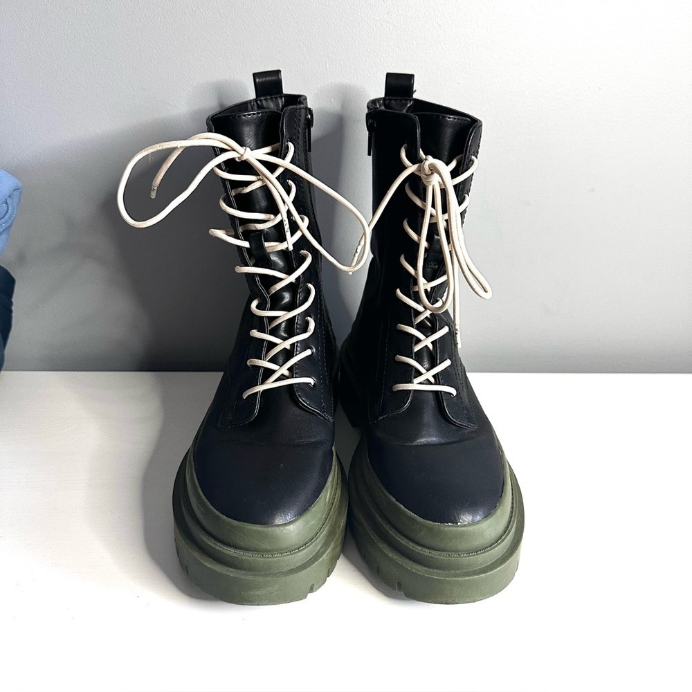 Steve Madden Cool Planet Boots / laces / side zipper / chunky sole / size 8.5